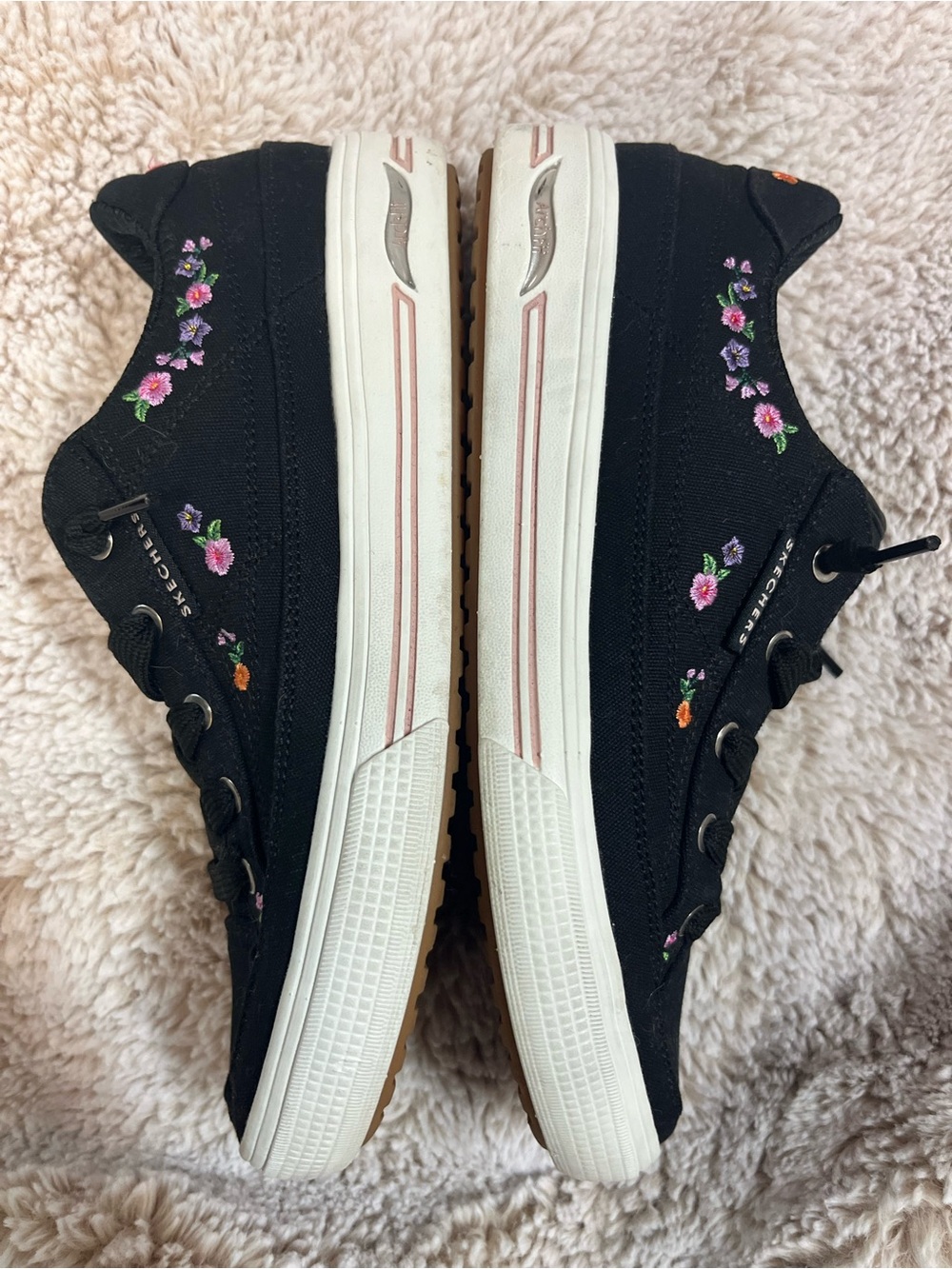 Skechers Arch Fit Arcade Subtle Bouquet Black Canvas Floral Sneakers - Picture 4 of 6